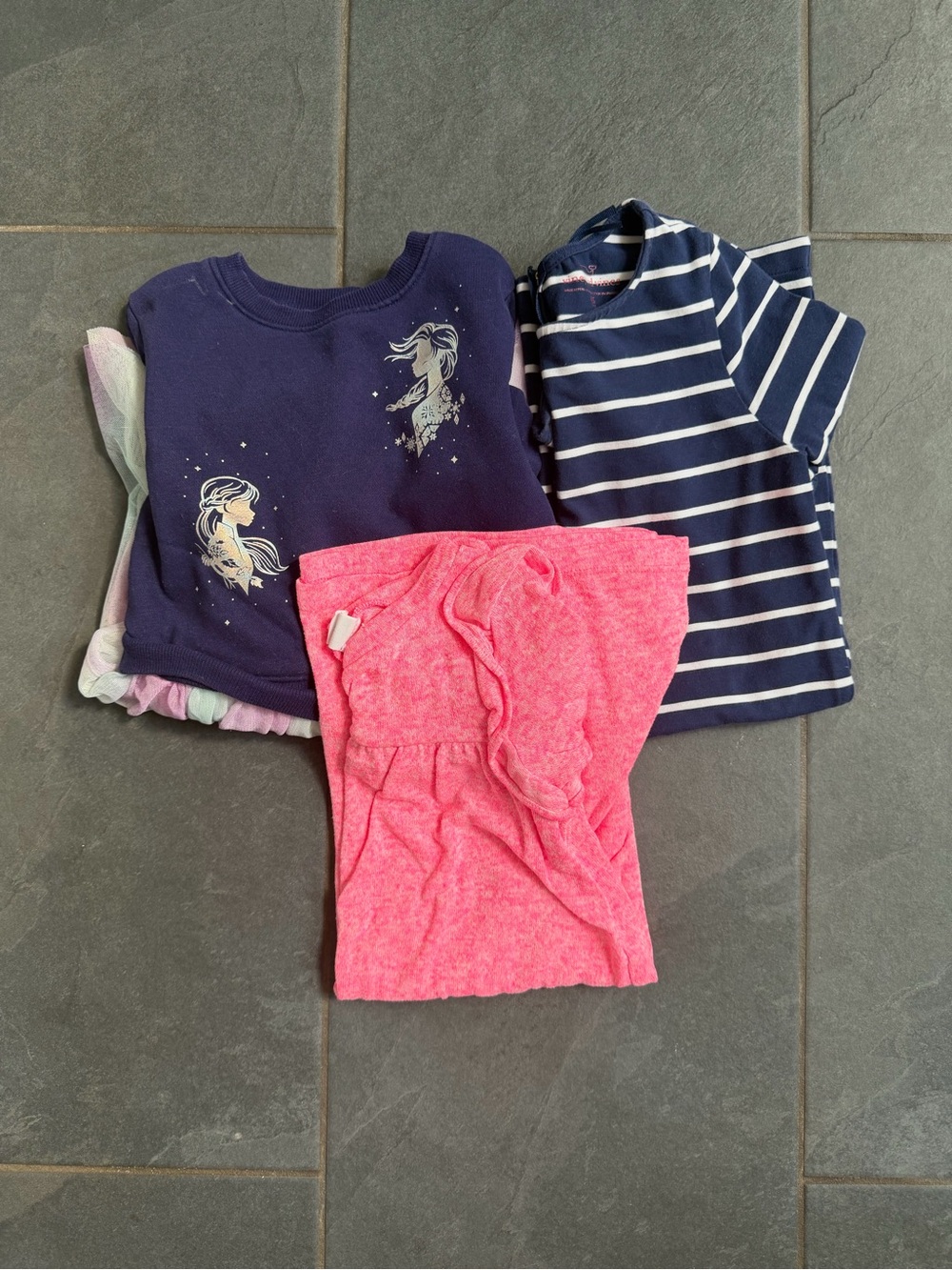 Bundle of x3 long sleeve 5T dresses: Disney Frozen, Vineyard Vines, Gap